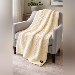 Bebe Luxurious Cream Knit Throw Blanket 55” x 60”